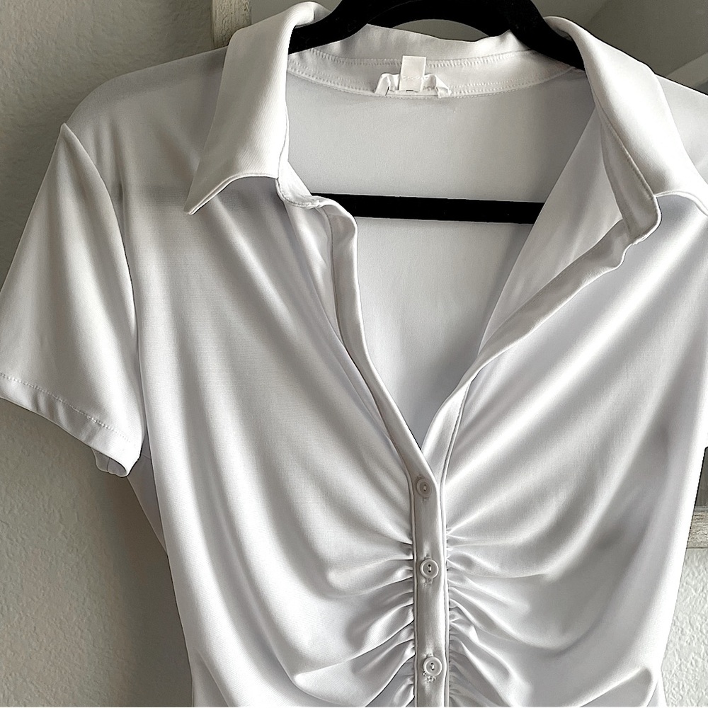 TRIPLE SEVEN 🤍 Sexy Button Up Crop Top